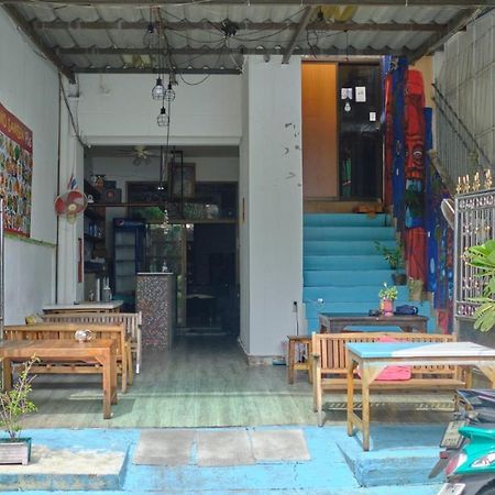 The Twins Hostel Bangkok Exterior photo
