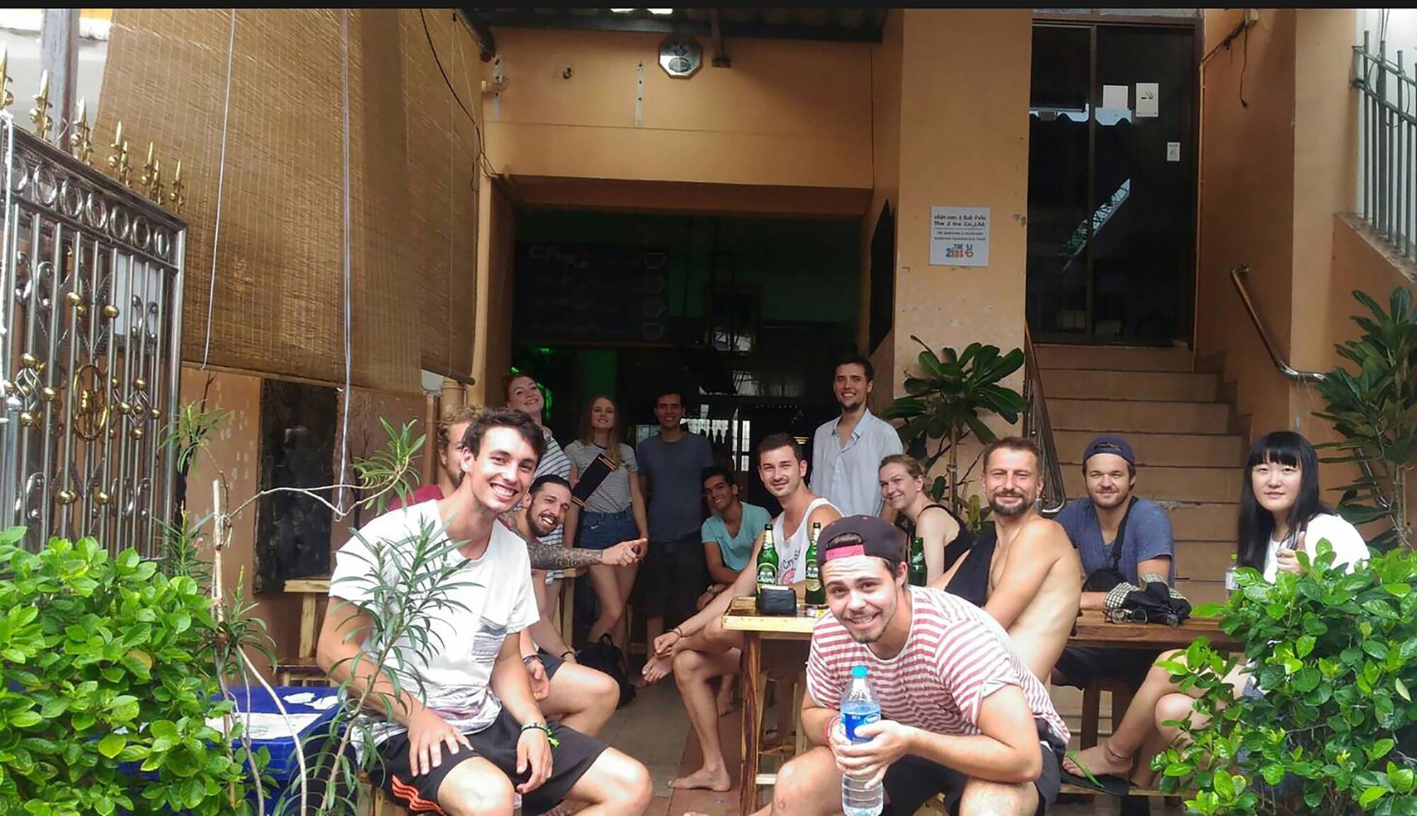 The Twins Hostel Bangkok Exterior photo