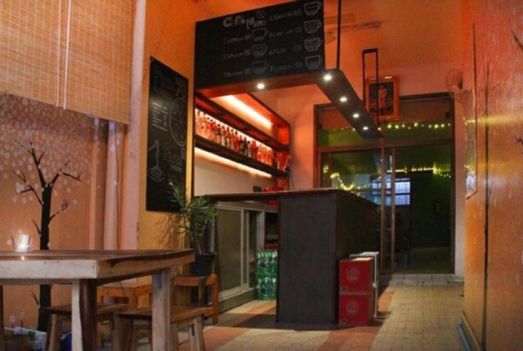The Twins Hostel Bangkok Exterior photo