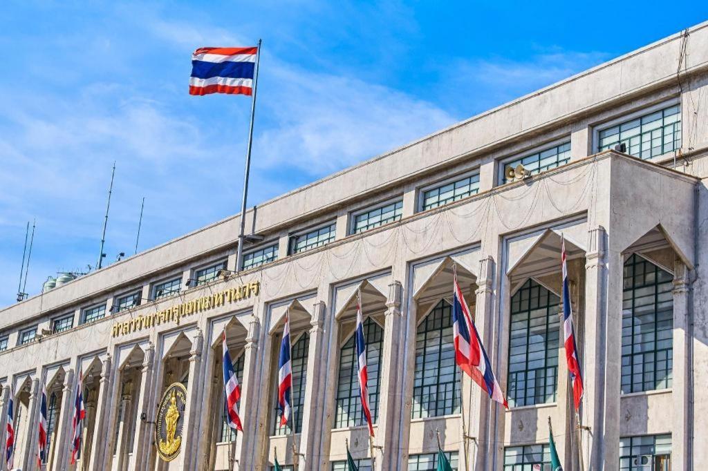 The Twins Hostel Bangkok Exterior photo