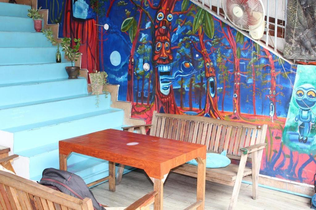 The Twins Hostel Bangkok Exterior photo